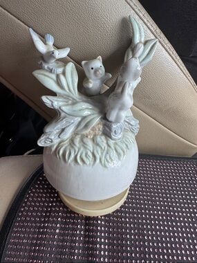Vintage 1980s 5” Ceramic Musical Wind-Up Dog & Cat Figurine